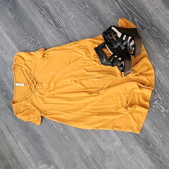 Dress - Picture 4 of 4